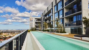 Outdoor pool - Experience Stylish Inner City Living (Flemington)