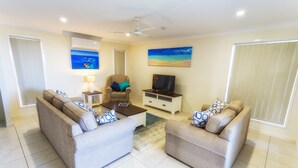 Deluxe House, 4 Bedrooms | Living area - Live Amidst Breathtaking Stretches of Coastline & Creeks (Zilzie)