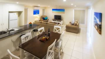 Maison Deluxe, 4 chambres | Restauration dans la chambre