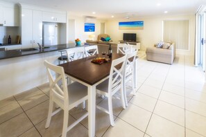 Deluxe House, 4 Bedrooms | In-room dining - Live Amidst Breathtaking Stretches of Coastline & Creeks (Zilzie)