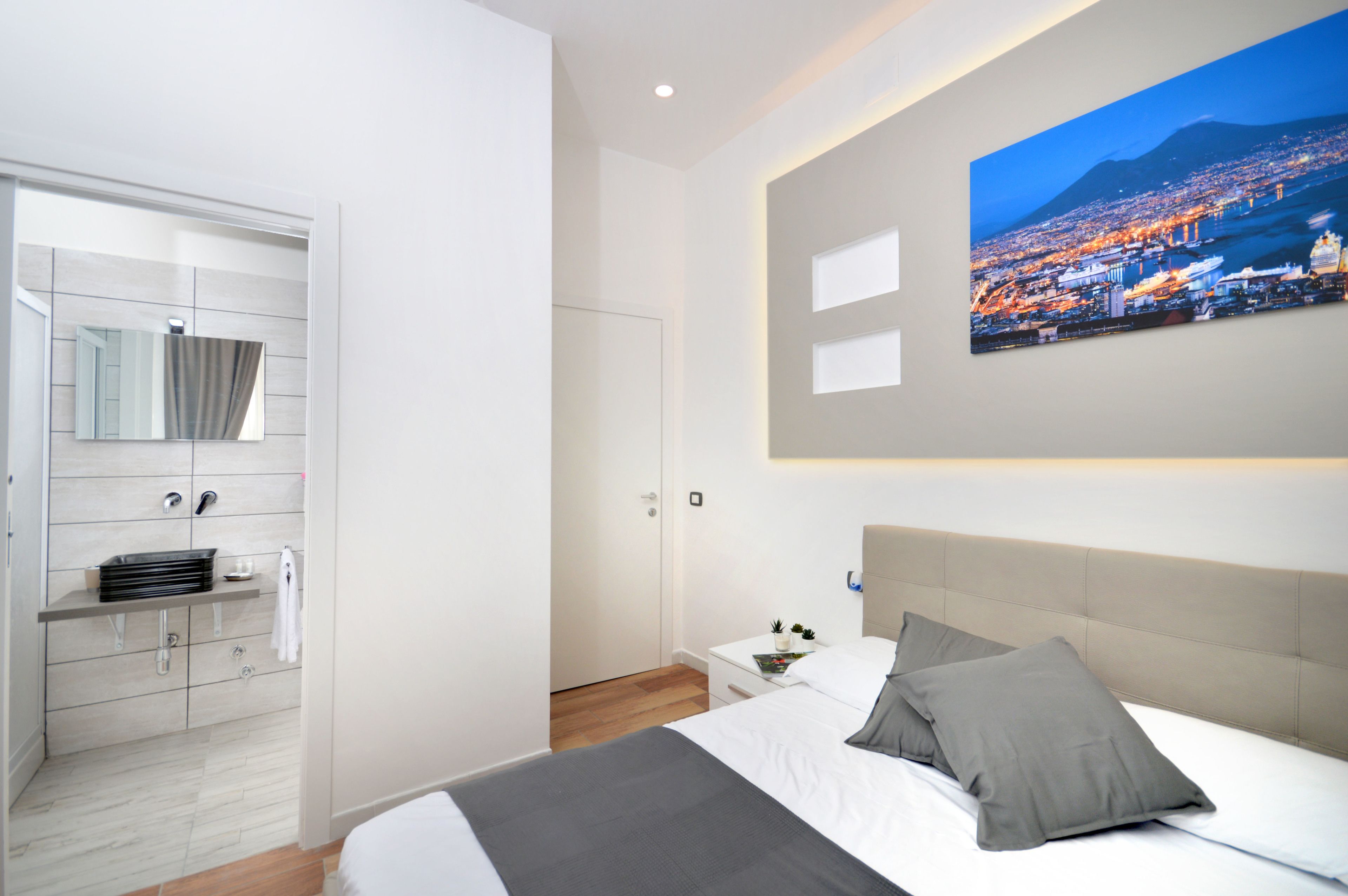 Comfort Room, City View (2) | Bathroom | Shower, free toiletries, hair dryer, towels