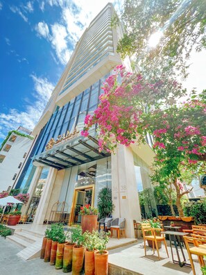Front of property - Sala Danang Beach Hotel (Da Nang)