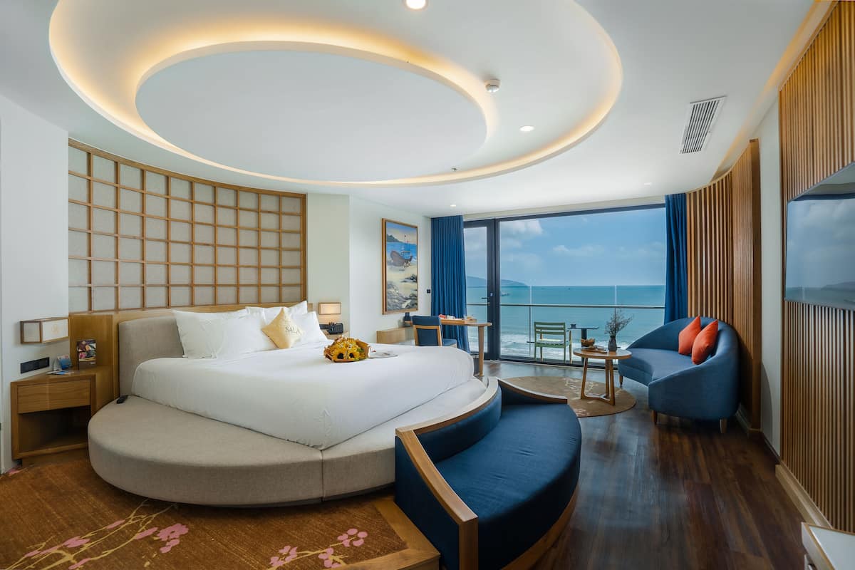 Suite, balkon, uitzicht op zee (SALA, Afternoon Tea included) | 2 slaapkamers, hypoallergeen beddengoed, een minibar