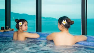 Couples treatment room(s), sauna, hot tub, steam room, body treatments