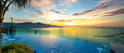 Outdoor pool, open 7:00 AM to 8:00 PM, pool umbrellas, sun loungers