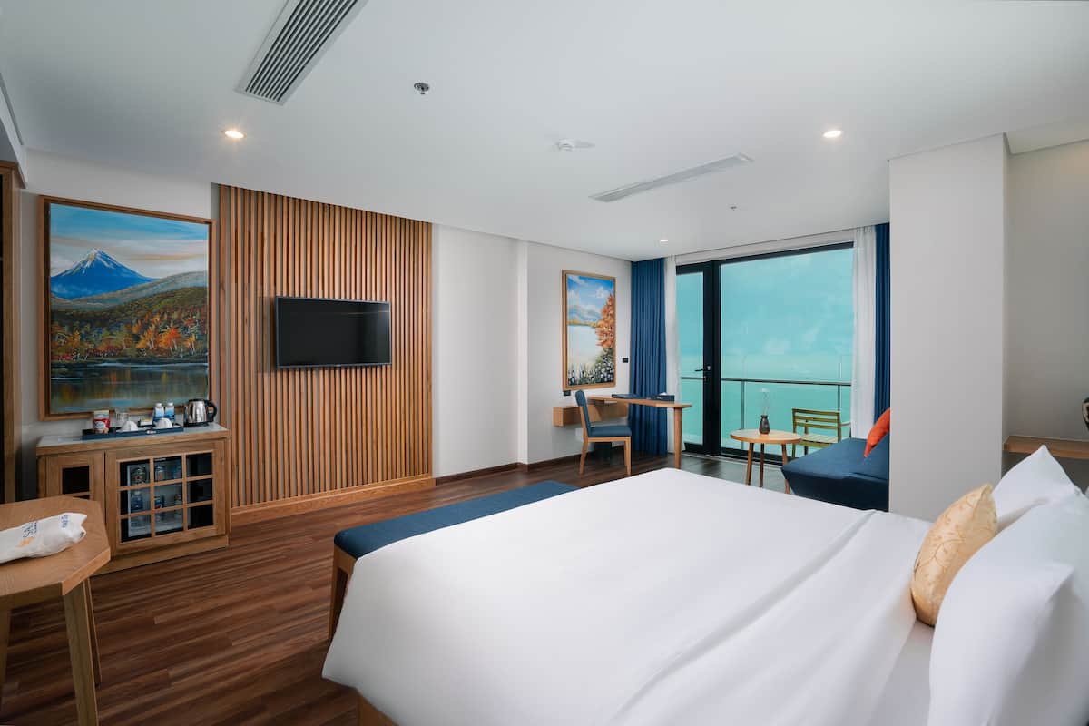 Suite, gedeeltelijk uitzicht op zee | 2 slaapkamers, hypoallergeen beddengoed, een minibar