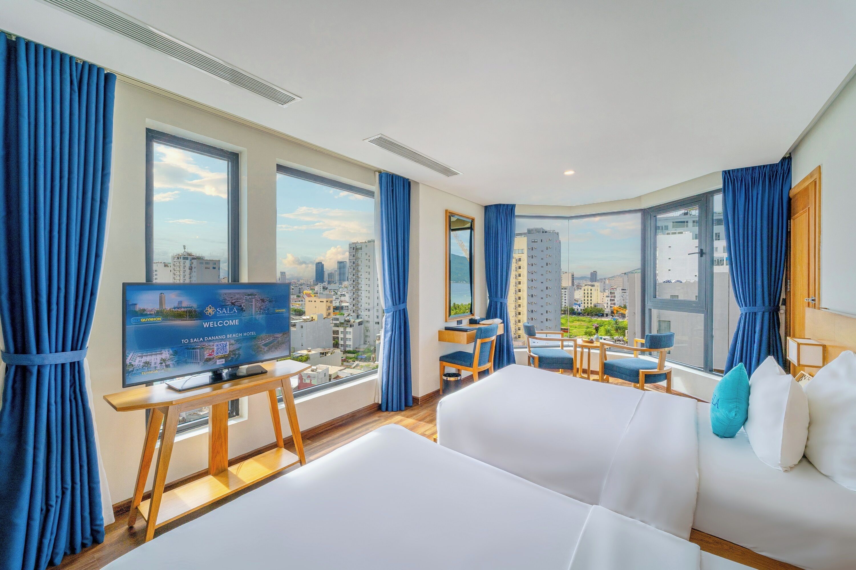 family suite, connecting rooms | television