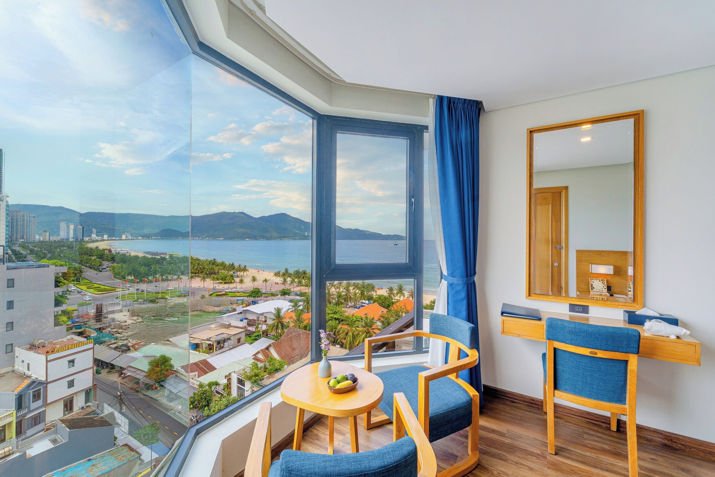 family suite, connecting rooms | 2 bedrooms, hypo-allergenic bedding, minibar, in-room safe