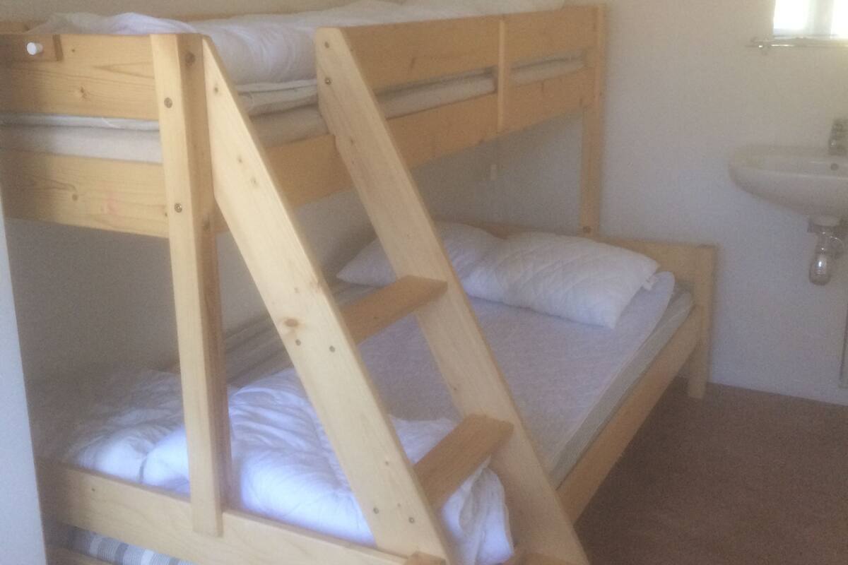 Chambre Triple, salle de bains commune