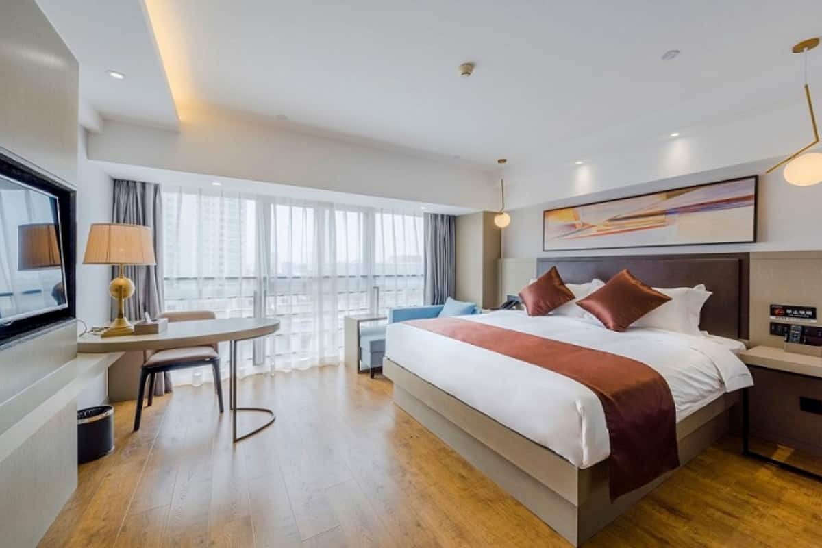 Business Double Room | Blackout drapes, free WiFi