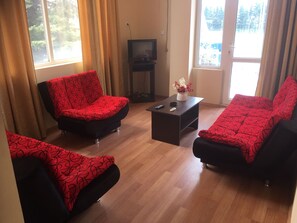 In-room safe, blackout curtains, soundproofing, rollaway beds - Eleganti (Batumi)