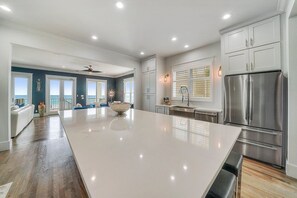 Interior - Tropic Like It's Hot - Beachfront House in Destin with Private Pool & Direct Beach Access (Destin)