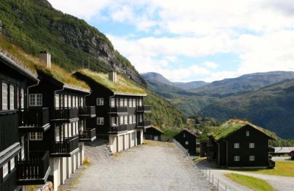 Property grounds - Røldalsterrassen (Ullensvang)