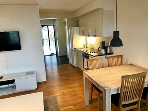 Apartemen Standar, 1 kamar tidur, pemandangan gunung | Dapur pribadi | Lemari es, oven, dan kompor