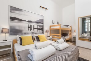 Appartement, uitzicht op zee | Geluiddichte muren, een strijkplank/strijkijzer, gratis wifi, beddengoed