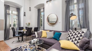 Apartment, Meerblick | Wohnzimmer