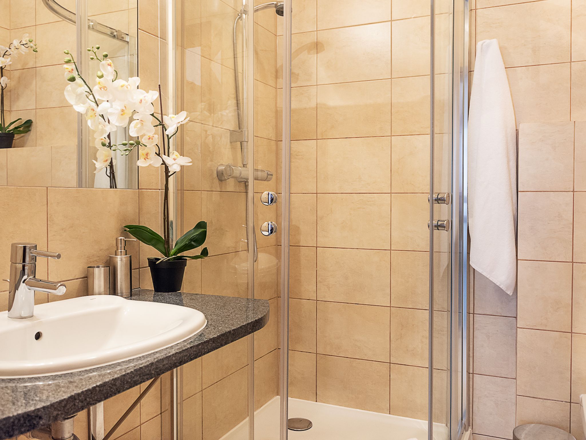 Baltic Park Plaza 28 Apartment 7.0.2. | Baño | Ducha, artículos de higiene personal gratuitos y secador de pelo