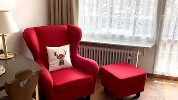 Deluxe-Einzelzimmer, Balkon | 1 Schlafzimmer, Zimmersafe, Schreibtisch, Verdunkelungsvorhänge