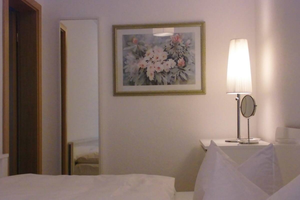 Romantic Apartment, Garden View | Egyptian cotton sheets, premium bedding, iron/ironing board (on request)