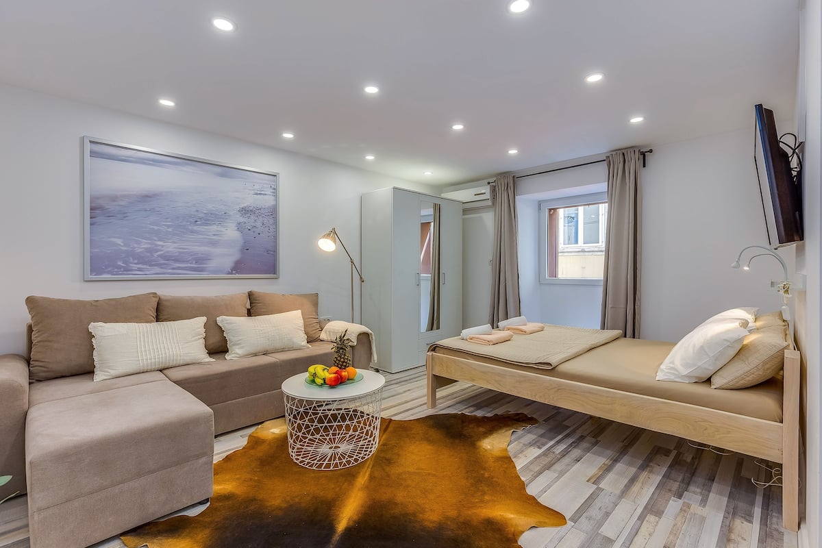 Apartment, Ground Floor (Small, sweet & cosy 1) | Living area | Flat-screen TV