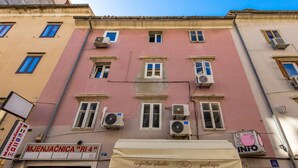 Front of property - Apartments Small Sweet & Cosy (Rijeka)