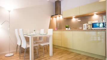 Baltycka 10 Apartament 10 | Private kitchenette | Fridge, microwave, stovetop, dishwasher