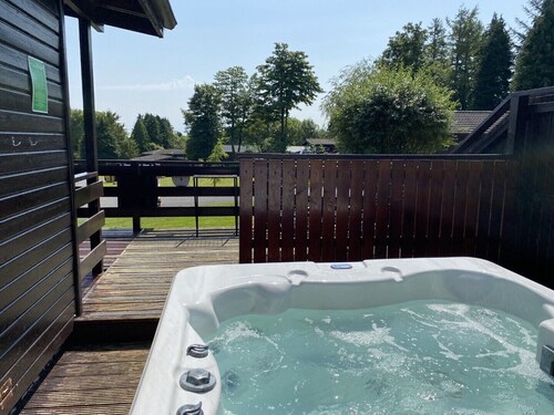 Birch Lodge 21 With Hot Tub, Newton Stewart