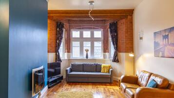 Apartment, Multiple Beds | Living room | 30-inch flat-screen TV with digital channels, TV, fireplace