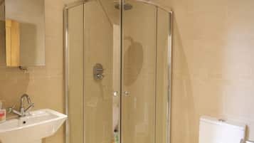 Appartement, plusieurs lits | Salle de bain | Ensemble douche/baignoire, baignoire relaxante profonde