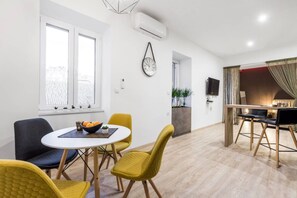 In-room dining - Apartments Kappa (Rijeka)