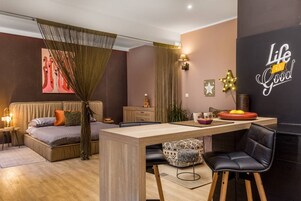 Studio (Teo 1) | Living area | Flat-screen TV