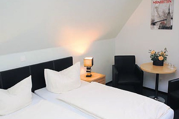 Double Room | Minibar, blackout drapes, WiFi (free), bed sheets