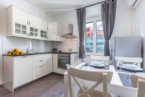 City Apartment, 2 Bedrooms | Private kitchen