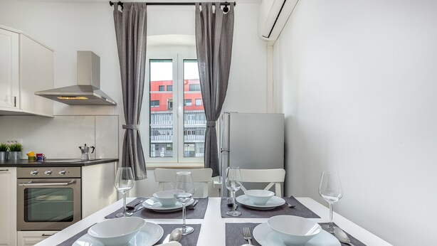 Apartamento urbano, 2 quartos | Opções para refeição no quarto