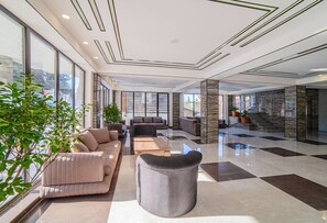 Lobby sitting area - Amiranis Parki (Borjomi)