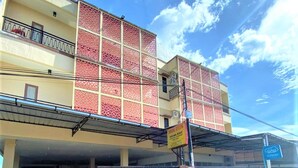 A multi-story building with a covered parking area and a gated entrance. - Pondok Bintang (Makassar)