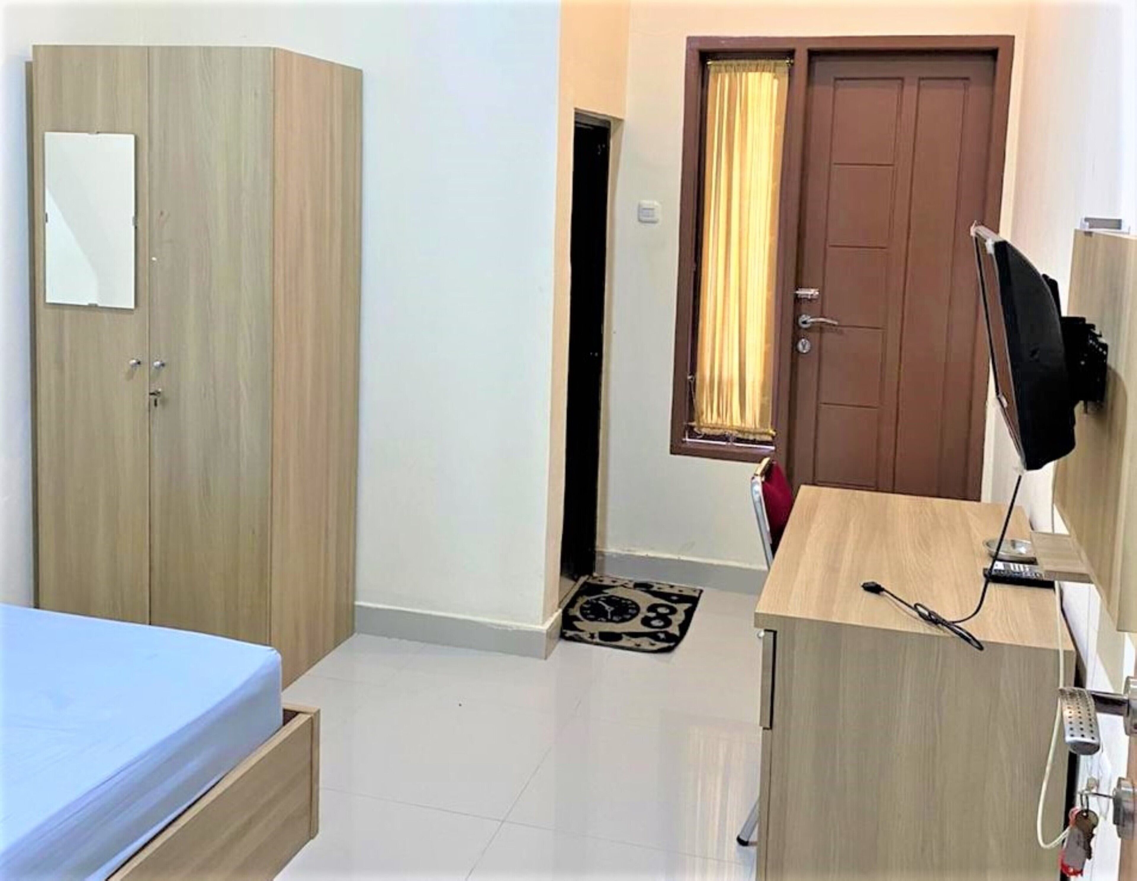 standard single room | desk, blackout curtains, free wifi, bed sheets