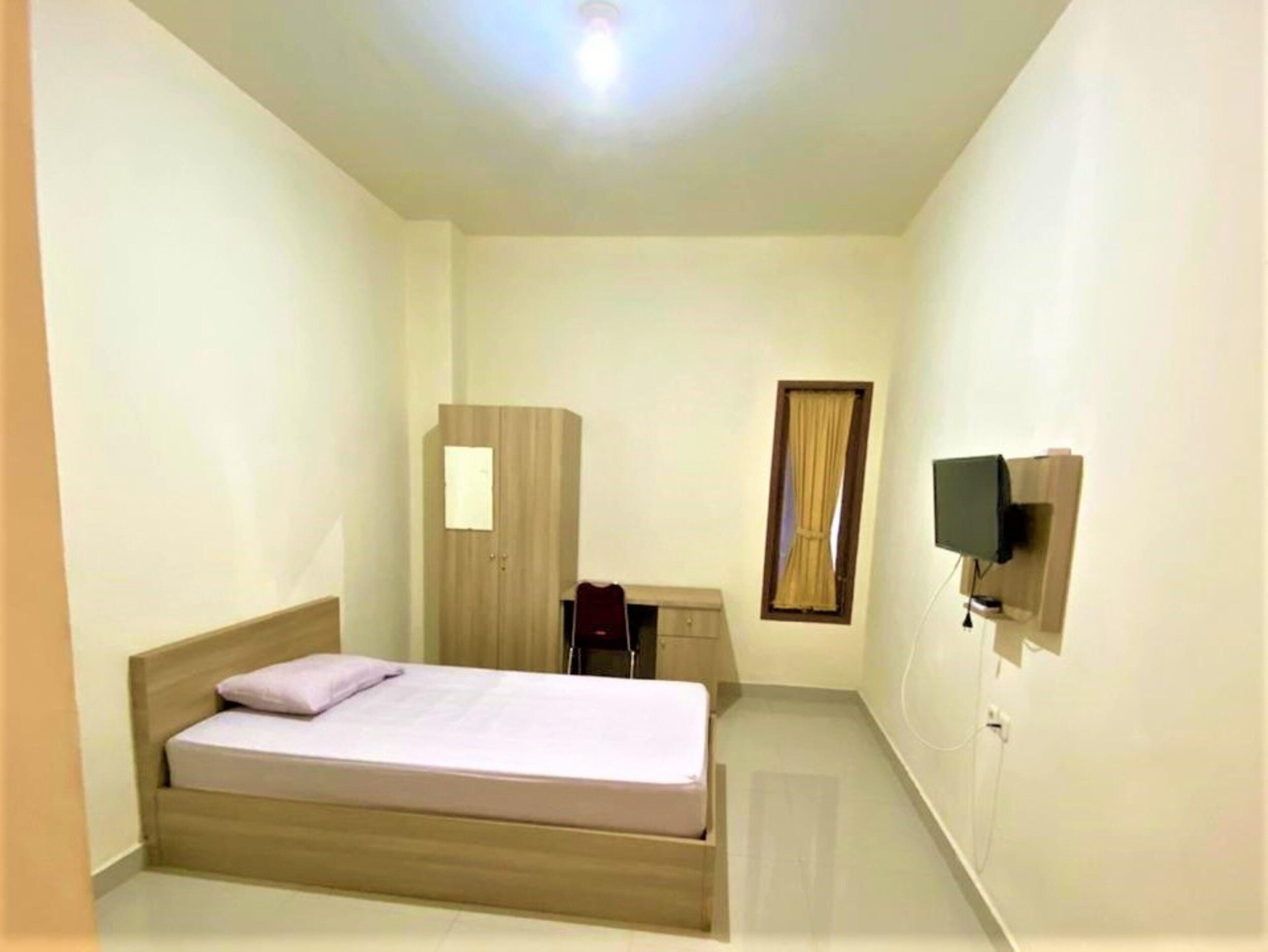 deluxe double room | desk, blackout curtains, free wifi, bed sheets
