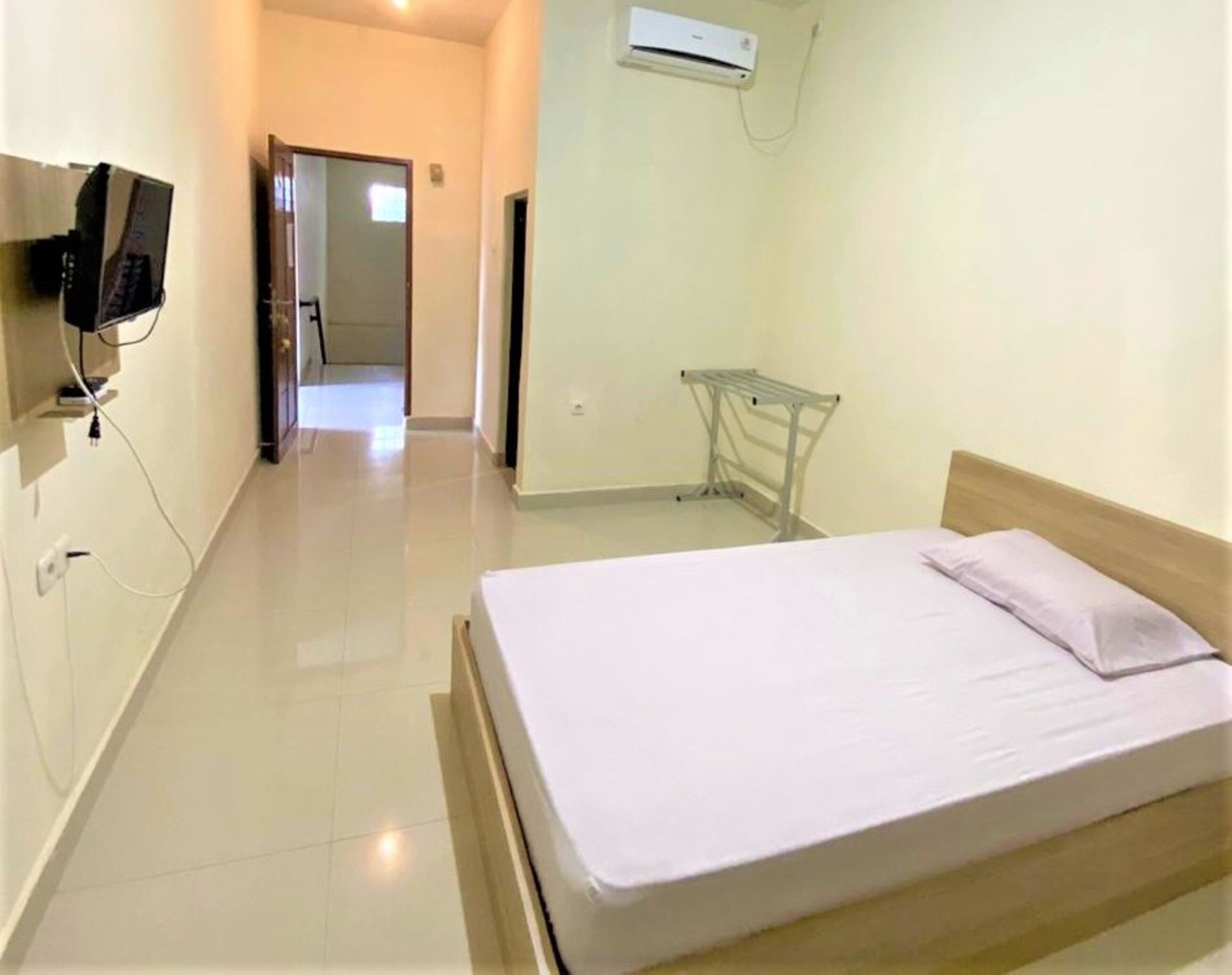 deluxe double room | desk, blackout curtains, free wifi, bed sheets