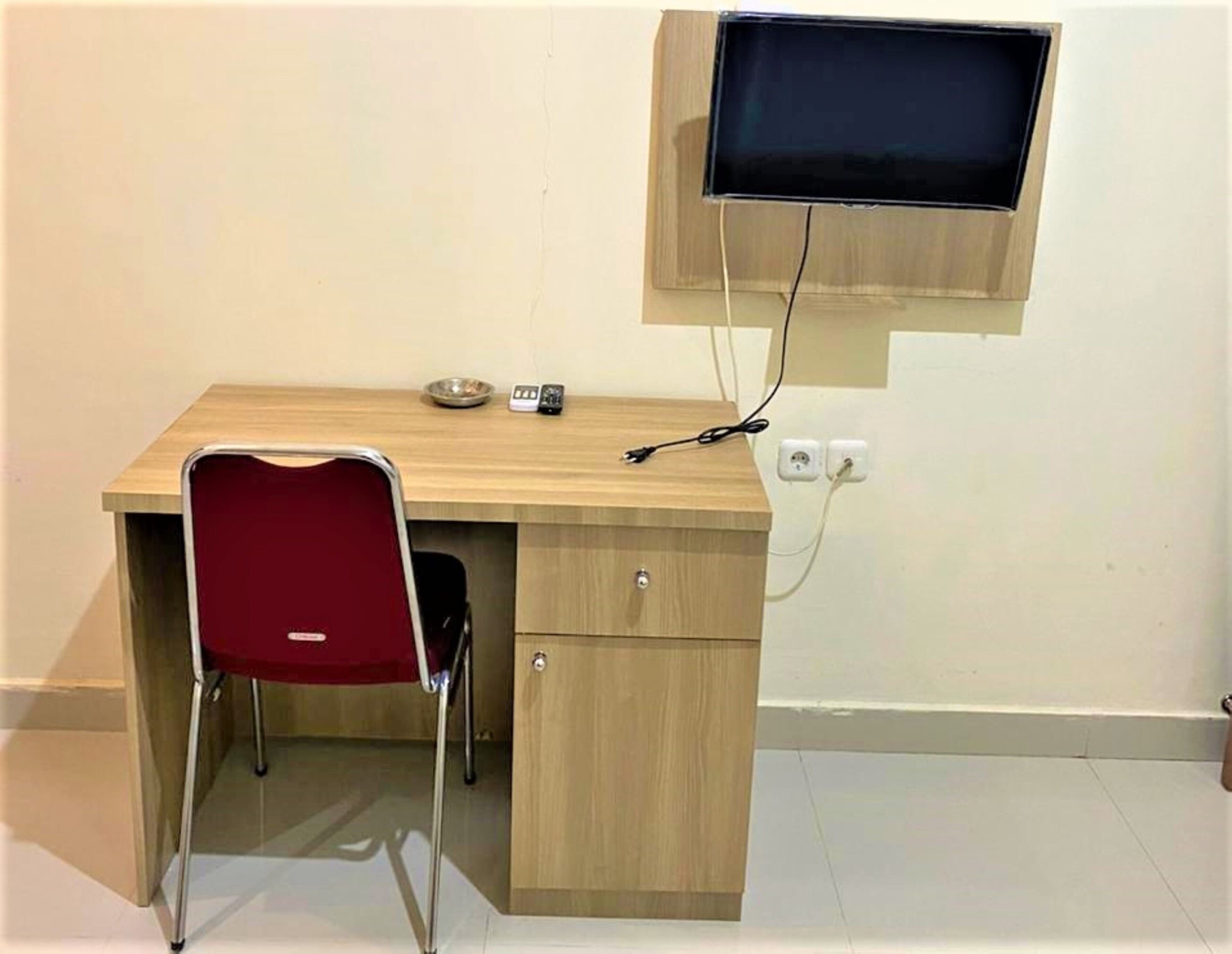 standard single room | television