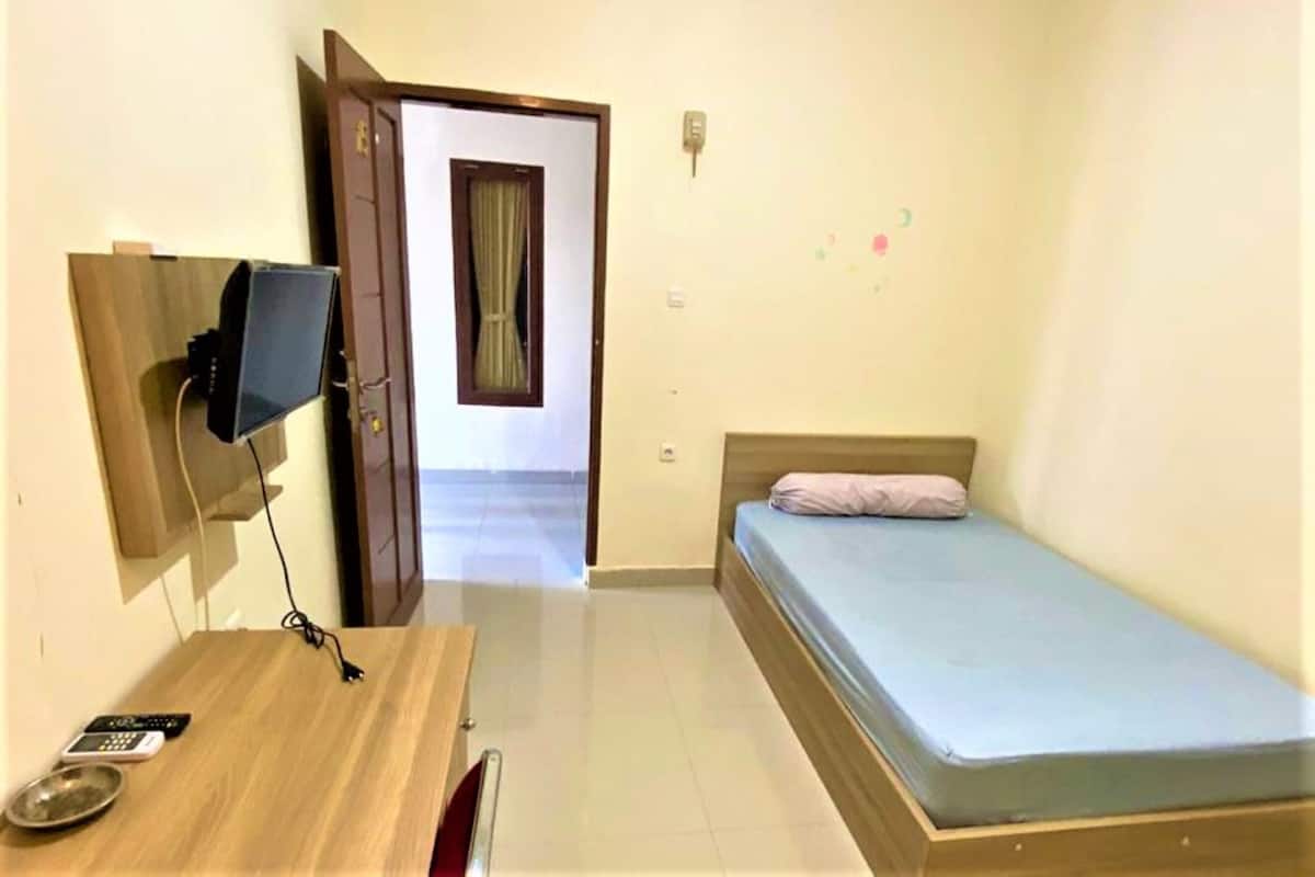 Habitación individual estándar | Escritorio, cortinas opacas, wifi gratis y ropa de cama
