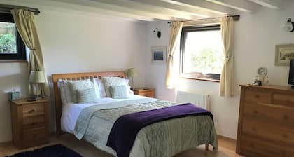 1-bed Apartment Sleeps 2 - Patio -bbq - Hot Tub