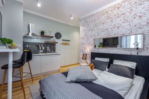 Monolocale Deluxe (Adria Square 2) | Ferro/asse da stiro, Wi-Fi gratuito, lenzuola