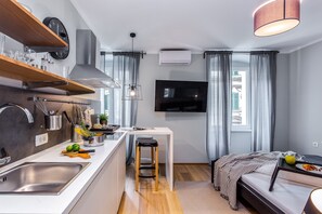 Deluxe Studio (Adria Square 1) | Private kitchenette