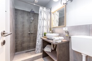 Deluxe Studio (Adria Square 1) | Bathroom - Deluxe Adria Square Studios (Rijeka)