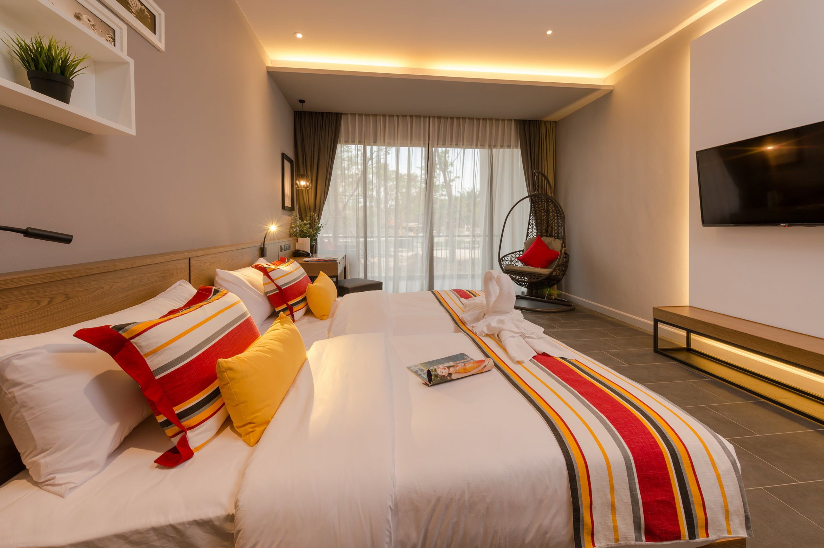 Deluxe Room | In-room safe, desk, blackout drapes, soundproofing