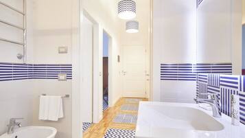 Chambre Double Deluxe, 1 grand lit, vue jardin | Minibar, chambres insonorisées, lits bébé (gratuits), Wi-Fi gratuit