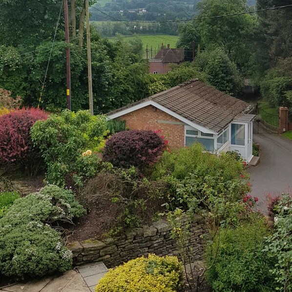 Apartment, 1 King Bed | Property grounds - Chadwich Heights (Bromsgrove)