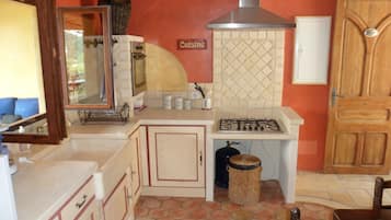 Microondas, horno, parrilla de estufa y lavavajillas