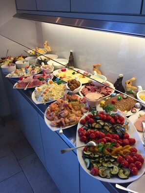 Breakfast buffet - Hotel Aarnhoog (Sylt)